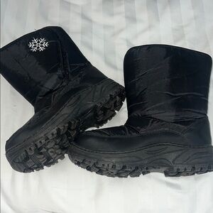 Black Winter Snow Boots with Snowflake Design